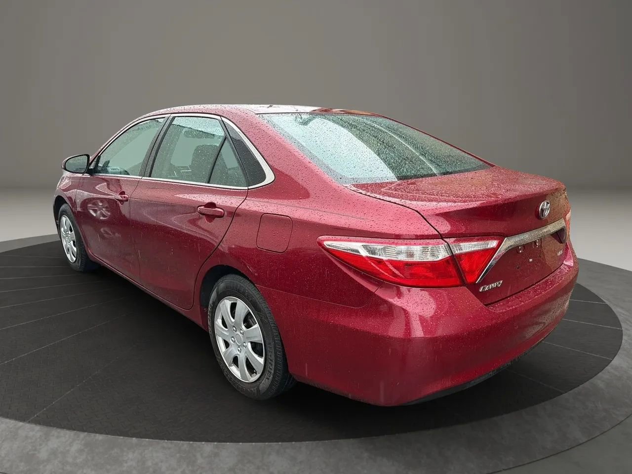 Used 2015 Toyota Camry LE FWD image 7