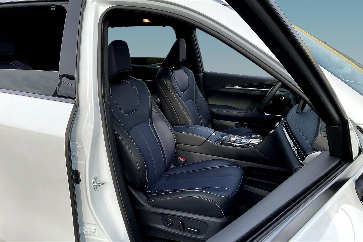 Certified 2026 INFINITI QX60 Sport w/ Dark Cargo Package AWD/4WD image 28