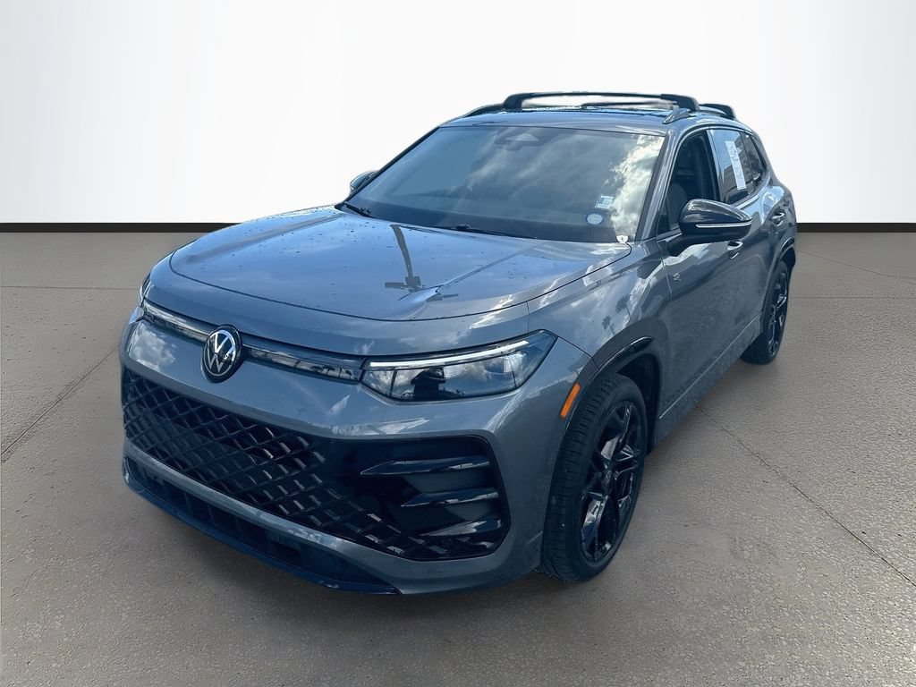 Used 2025 Volkswagen Tiguan SE R-Line FWD image 3