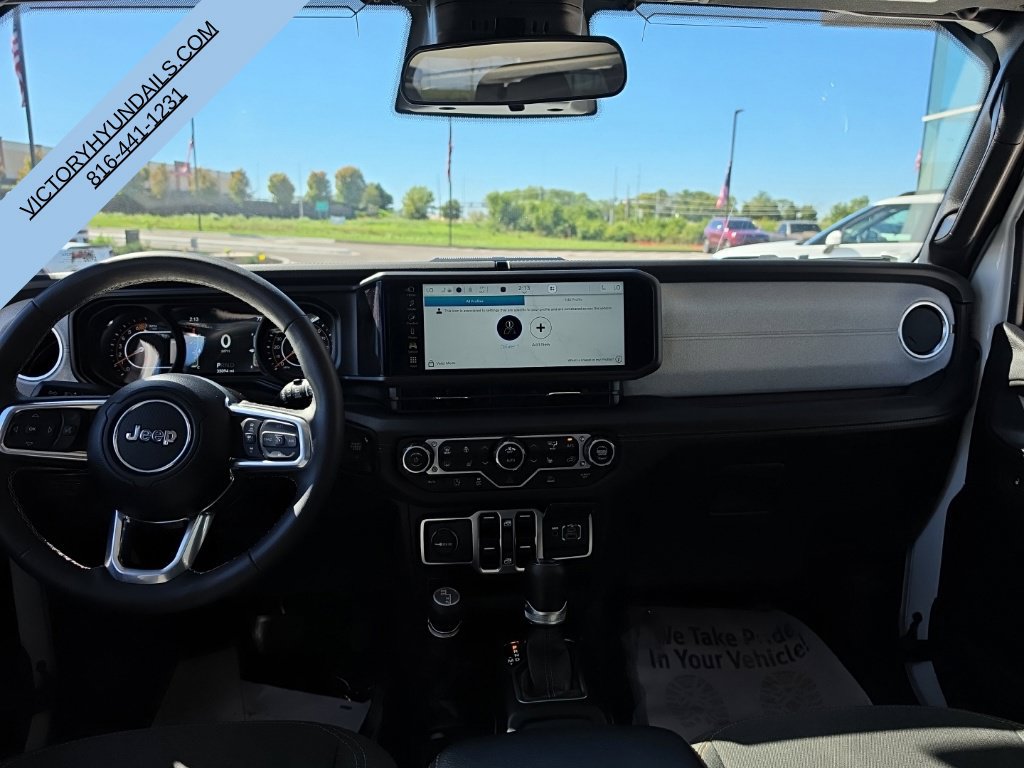 Used 2025 Jeep Wrangler Unlimited Sahara AWD/4WD image 28