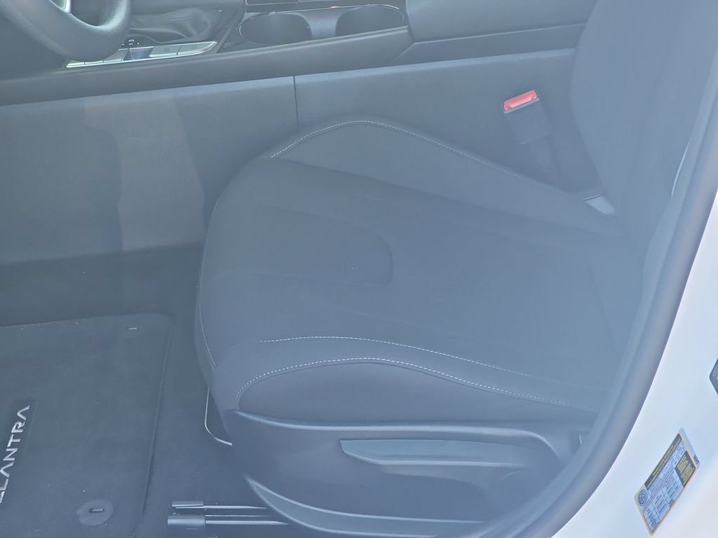 Used 2025 Hyundai Elantra Hybrid FWD image 30