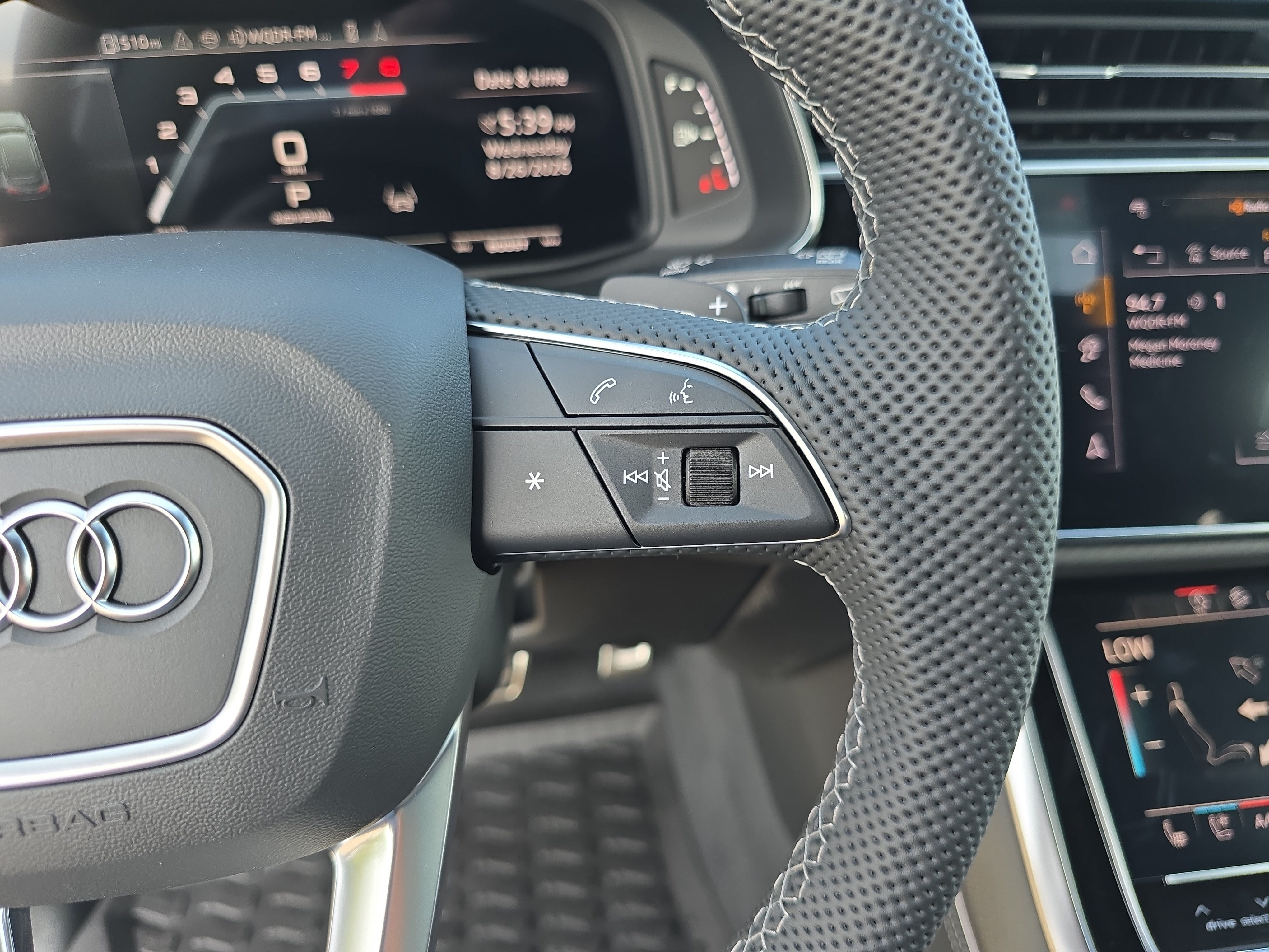 New 2026 Audi SQ7 Premium Plus AWD/4WD image 20