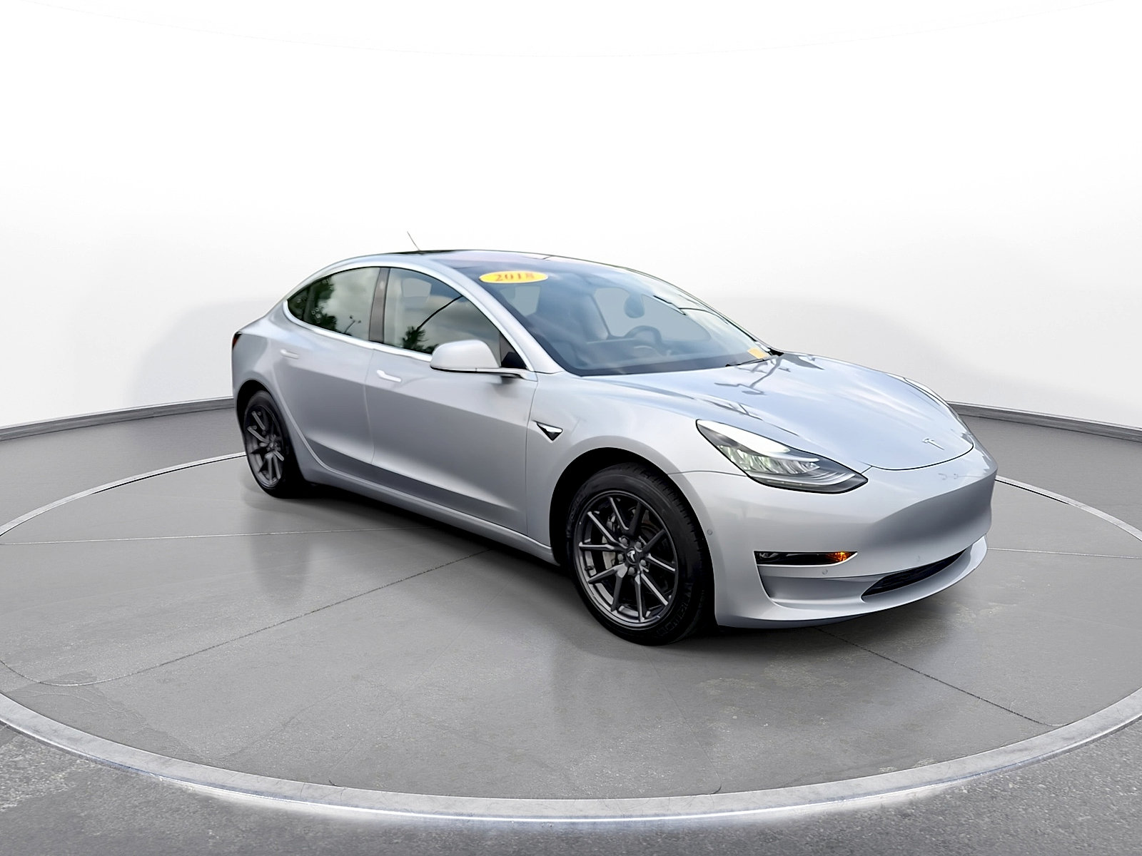 Used 2018 Tesla Model 3 Long Range RWD image 2