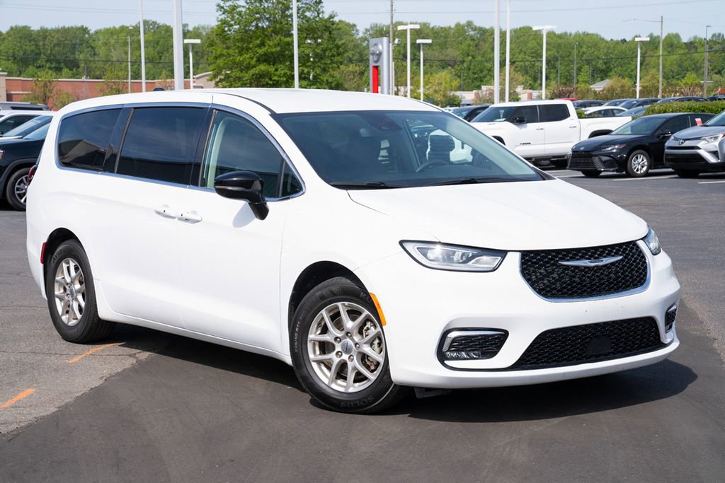 Used 2024 Chrysler Pacifica Touring-L