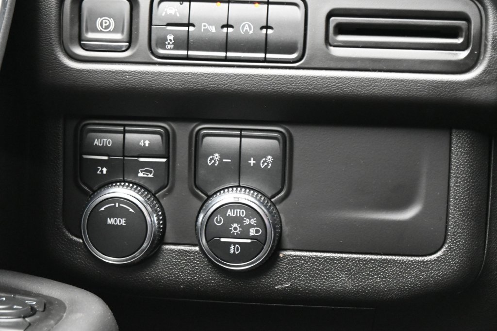 Used 2024 GMC Yukon SLE AWD/4WD image 22