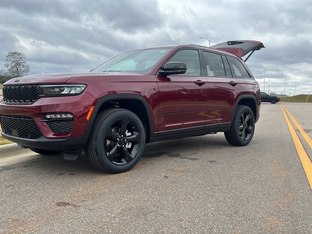 New 2025 Jeep Grand Cherokee Limited w/ Luxury Tech Group II AWD/4WD image 25