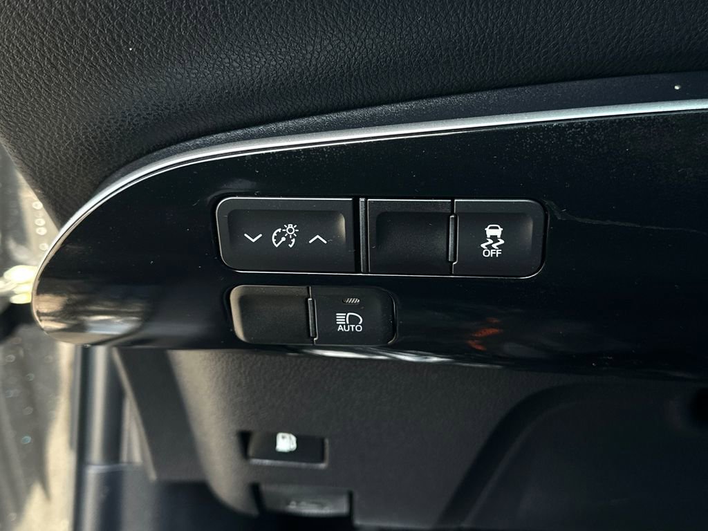 Used 2018 Toyota Prius Two image 19