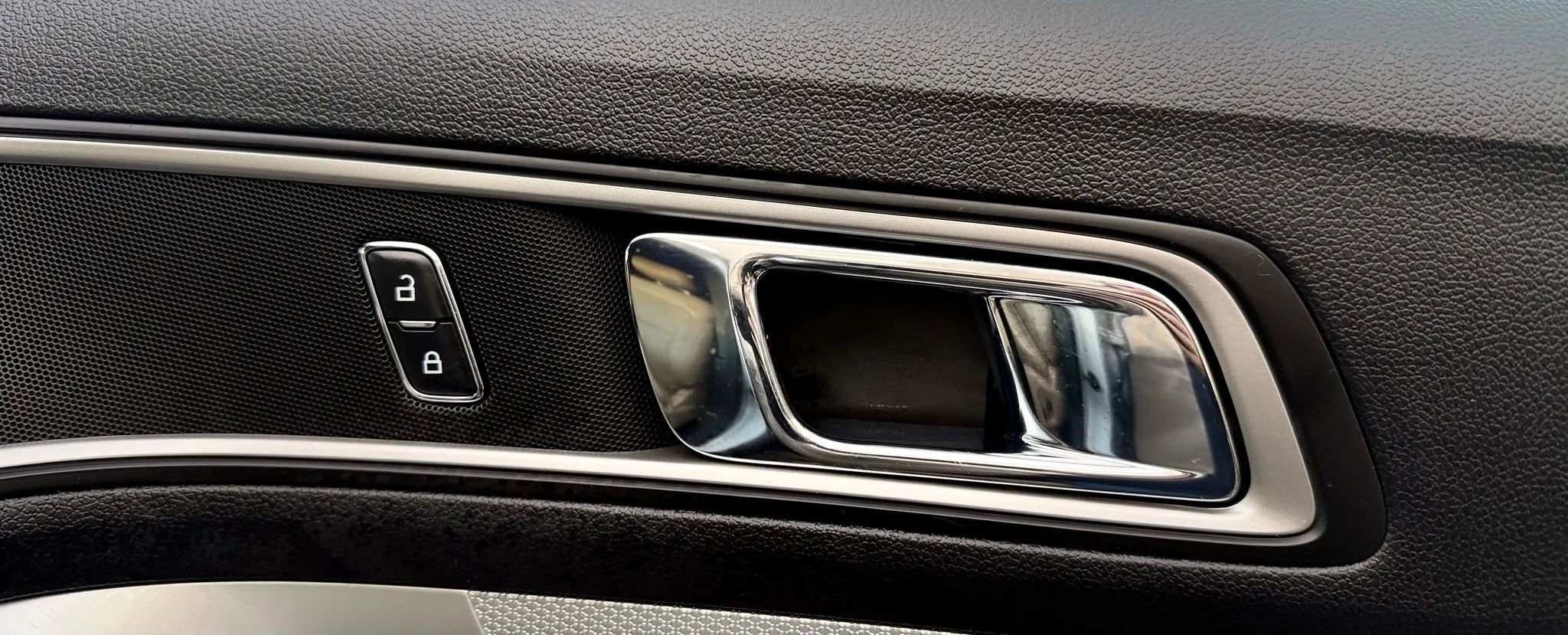 Used 2016 Ford Explorer XLT w/ Equipment Group 202A image 41