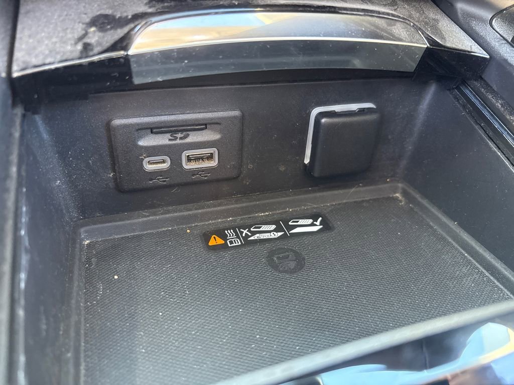 Used 2022 Buick Envision Avenir w/ Technology Package II image 26