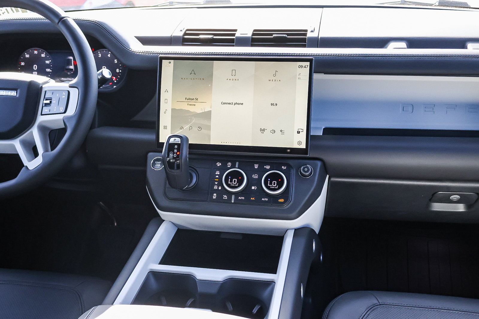 New 2026 Land Rover Defender 130 X-Dynamic SE AWD/4WD image 18