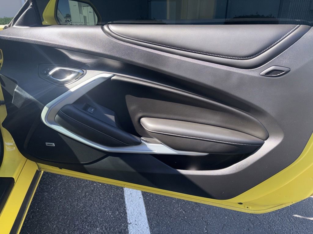 Used 2016 Chevrolet Camaro SS RWD image 16