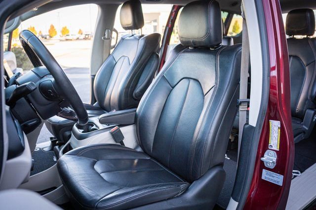 Used 2017 Chrysler Pacifica Touring-L Plus image 13