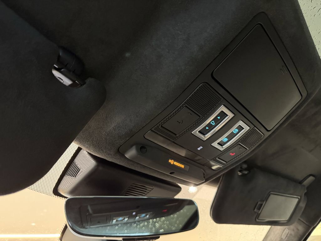 Used 2020 Jaguar F-PACE SVR image 36