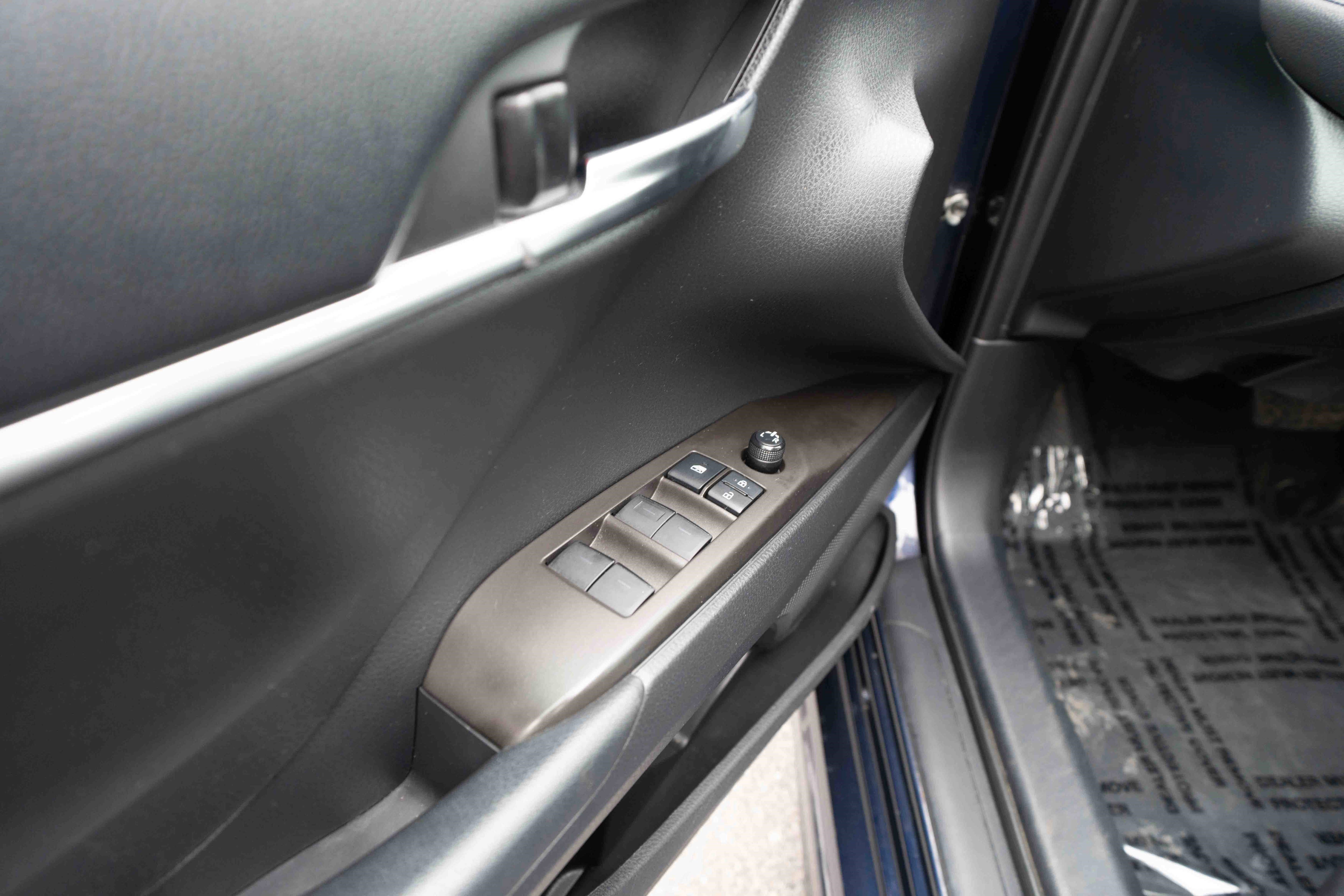 Used 2021 Toyota Camry SE w/ Cold Weather Package image 7