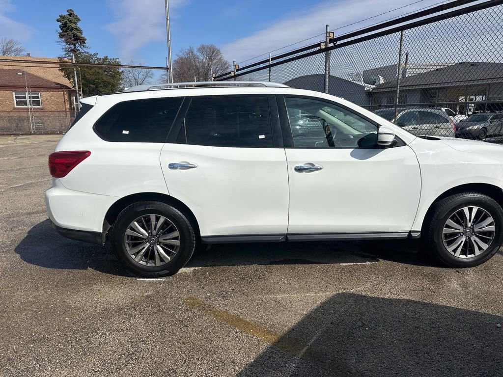 Used 2020 Nissan Pathfinder SV FWD image 1
