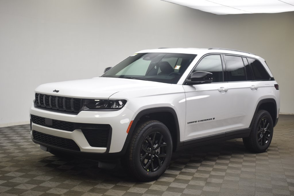 New 2026 Jeep Grand Cherokee Altitude AWD/4WD image 14