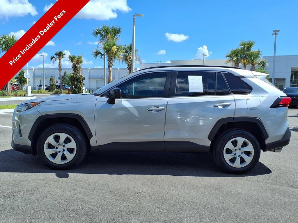 Used 2019 Toyota RAV4 LE FWD image 4