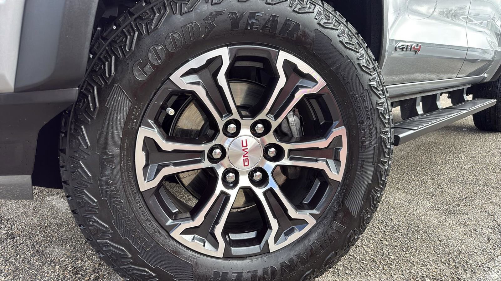 Used 2023 GMC Canyon AT4 w/ AT4 Premium Package image 7