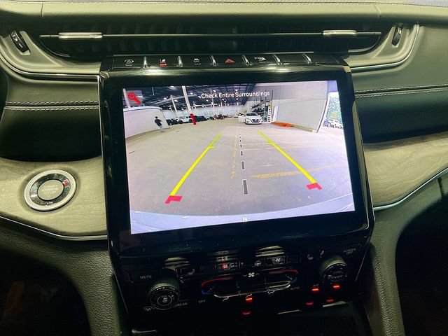 Used 2023 Jeep Grand Cherokee Overland AWD/4WD image 31