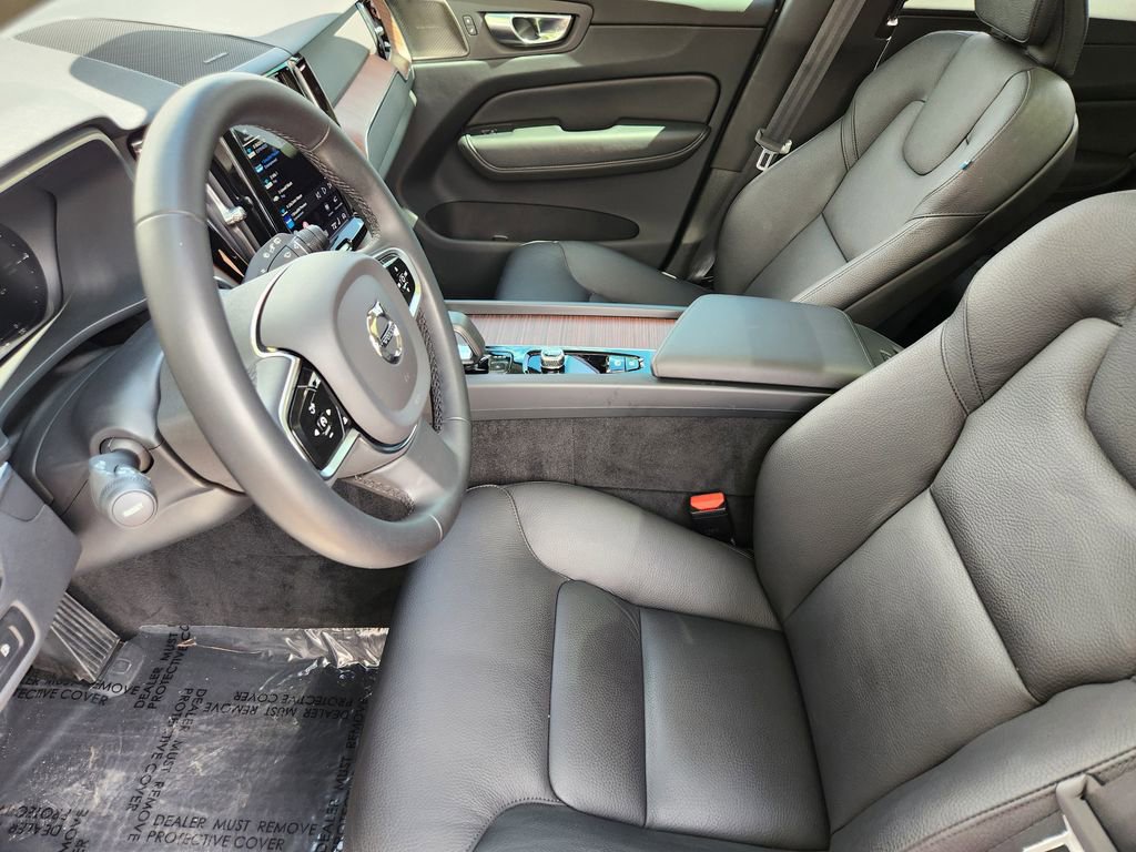 Used 2023 Volvo XC60 T8 Plus w/ Climate Package AWD/4WD image 4