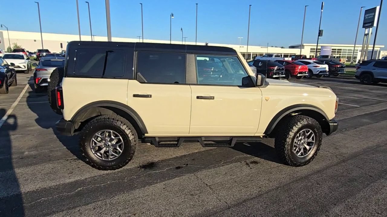 Used 2025 Ford Bronco Badlands AWD/4WD image 3
