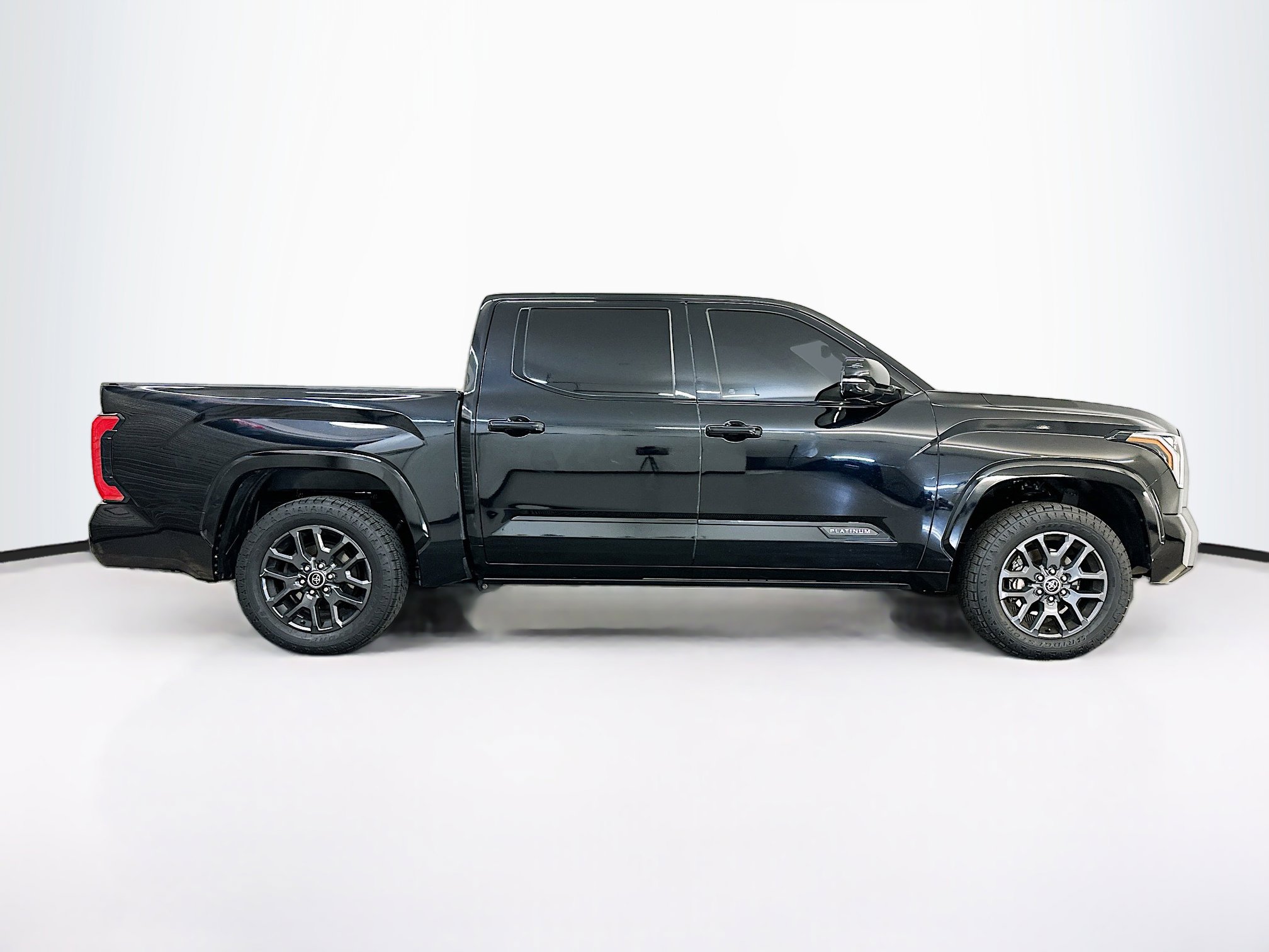 Used 2022 Toyota Tundra Platinum w/ Advanced Package AWD/4WD image 10