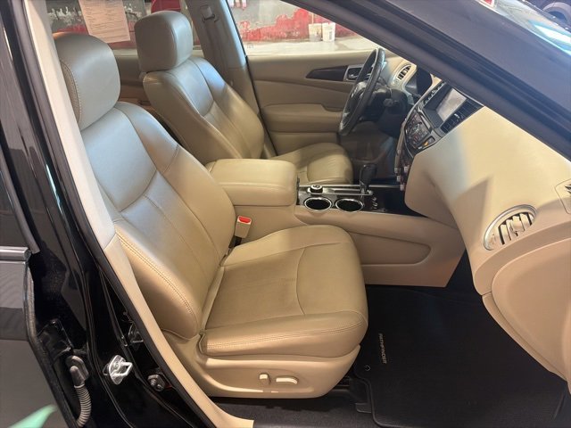 Used 2016 Nissan Pathfinder Platinum w/ Family Entertainment Package image 19