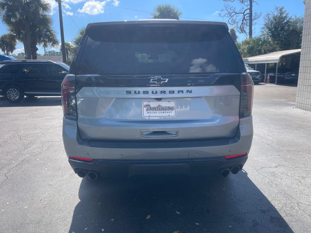 Used 2025 Chevrolet Suburban Z71 AWD/4WD image 3