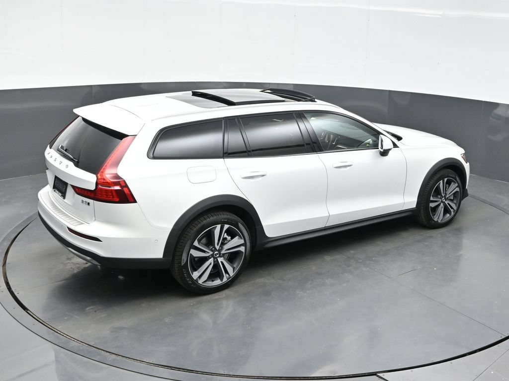 New 2026 Volvo V60 B5 Cross Country Plus w/ Protection Package Premier AWD/4WD image 34
