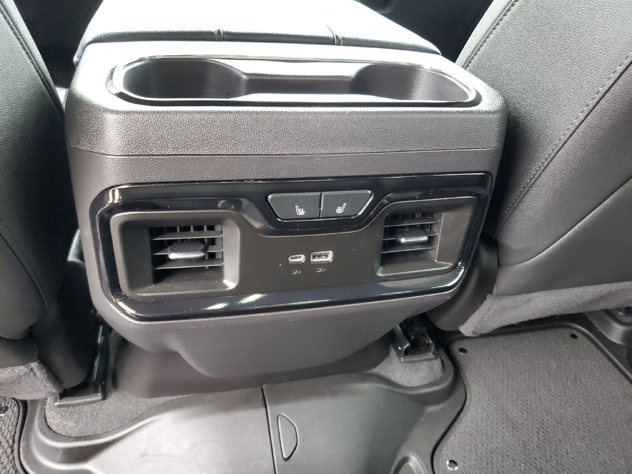 Used 2024 GMC Sierra 1500 AT4 w/ Technology Package AWD/4WD image 16