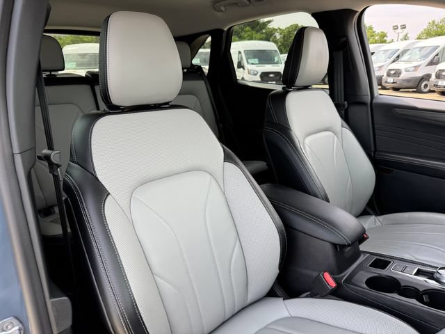 Used 2025 Ford Escape SE w/ PHEV Premium Package FWD image 17