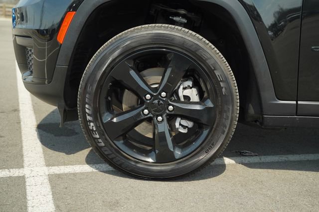 Used 2025 Jeep Grand Cherokee L Altitude image 11