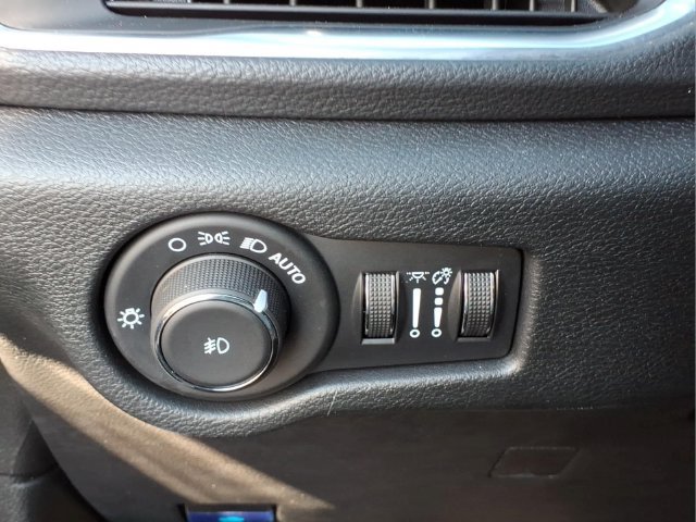 Used 2025 Chrysler Pacifica Limited FWD image 20