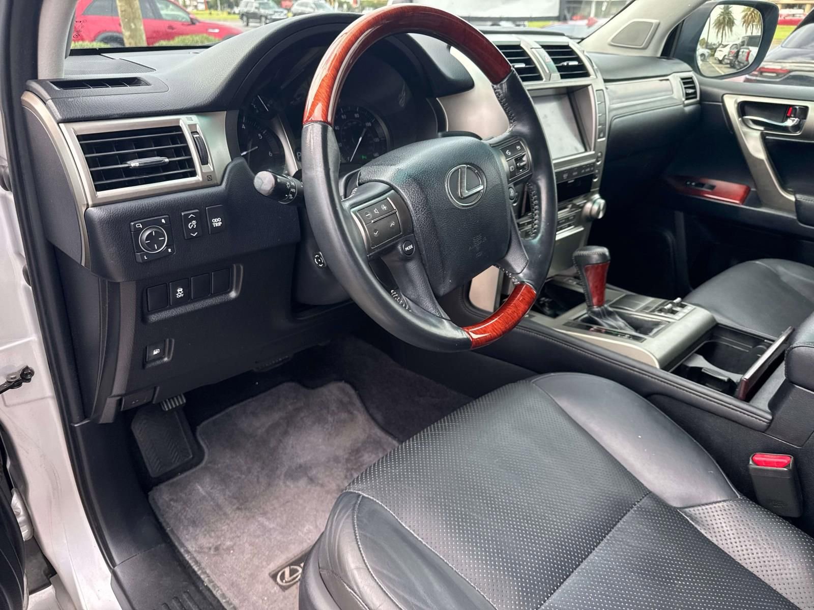 Used 2013 Lexus GX 460 image 17