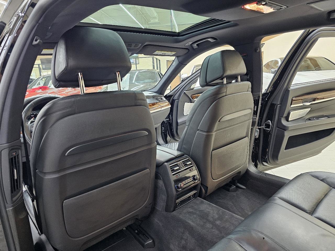 Used 2014 BMW 750Li image 26