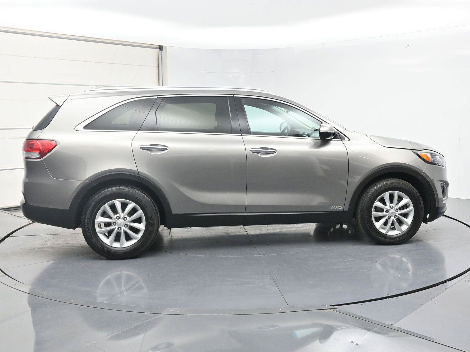 Used 2017 Kia Sorento AWD w/ LX Convenience Package image 26