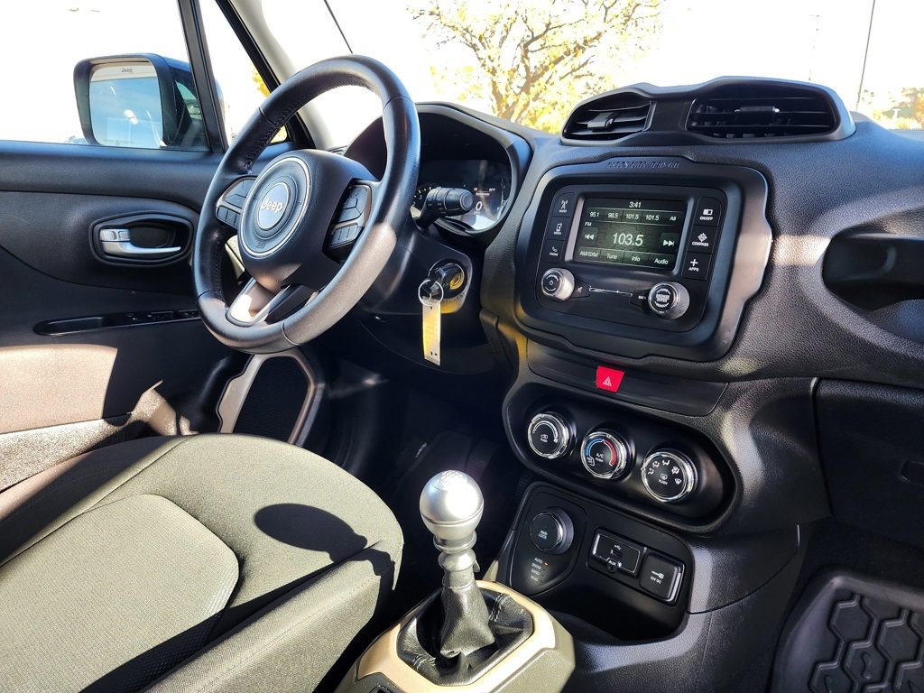 Used 2016 Jeep Renegade Latitude image 15