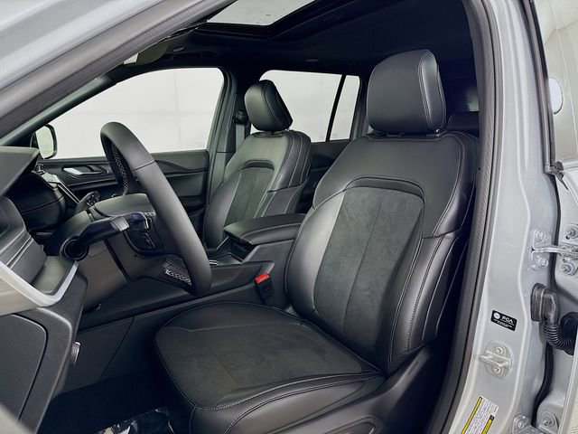 New 2025 Jeep Grand Cherokee Altitude image 20