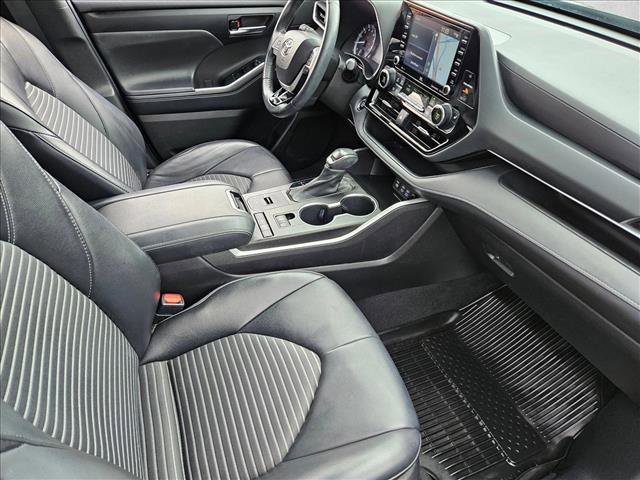 Used 2022 Toyota Highlander XSE image 18