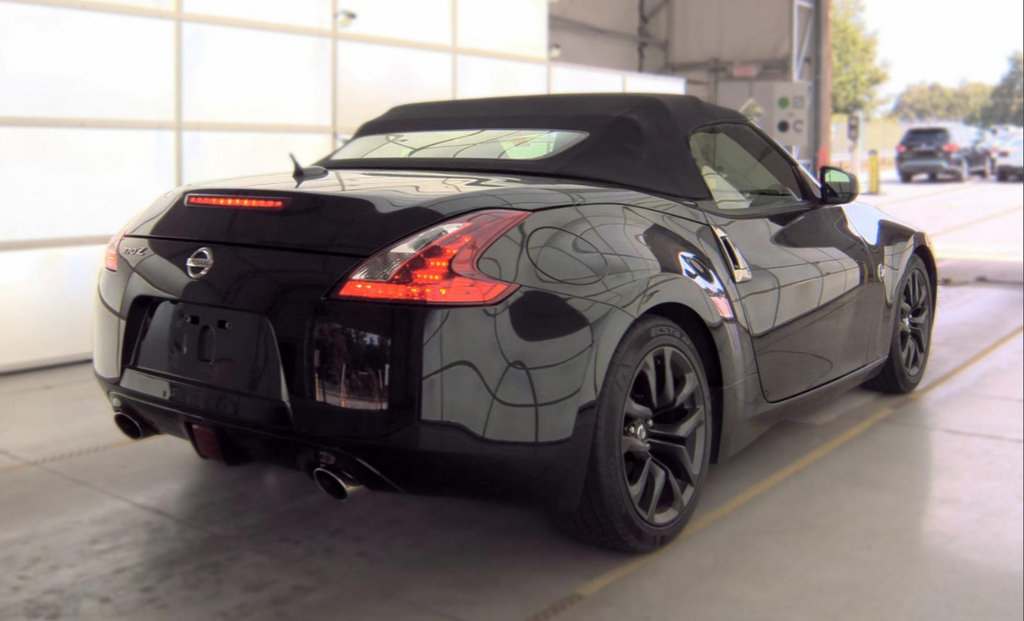 Used 2019 Nissan 370Z Touring RWD image 5