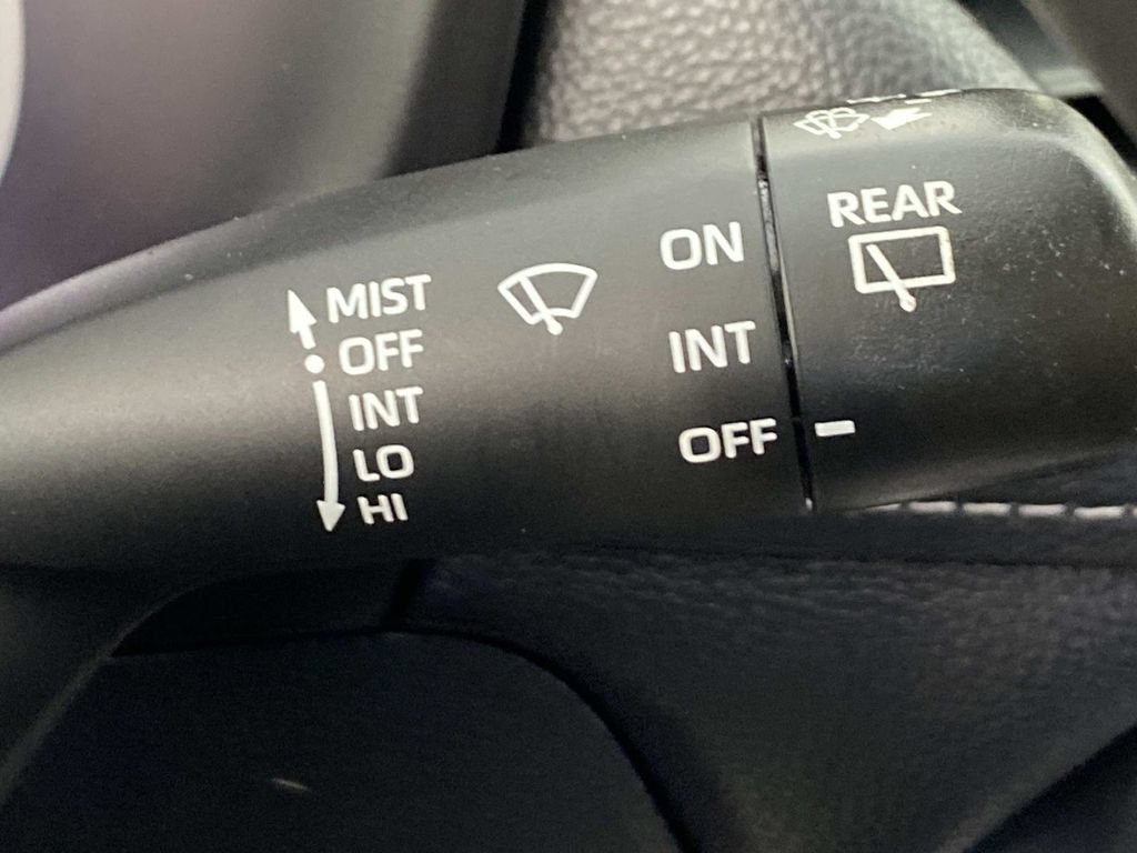 Used 2022 Toyota RAV4 LE AWD/4WD image 17