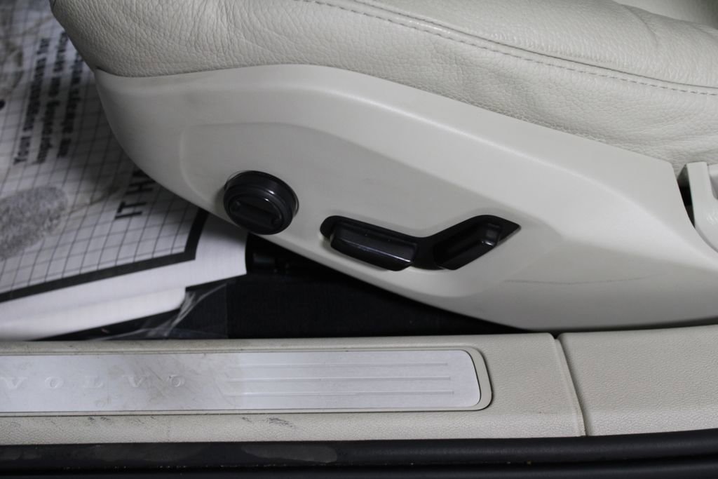 Used 2024 Volvo V60 B5 Cross Country Plus image 23