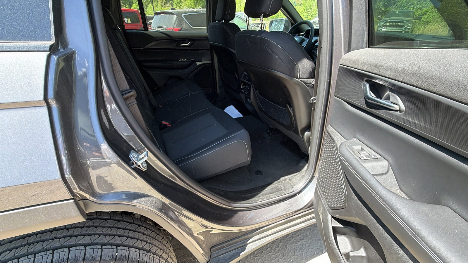 Certified 2025 Jeep Grand Cherokee Laredo image 21