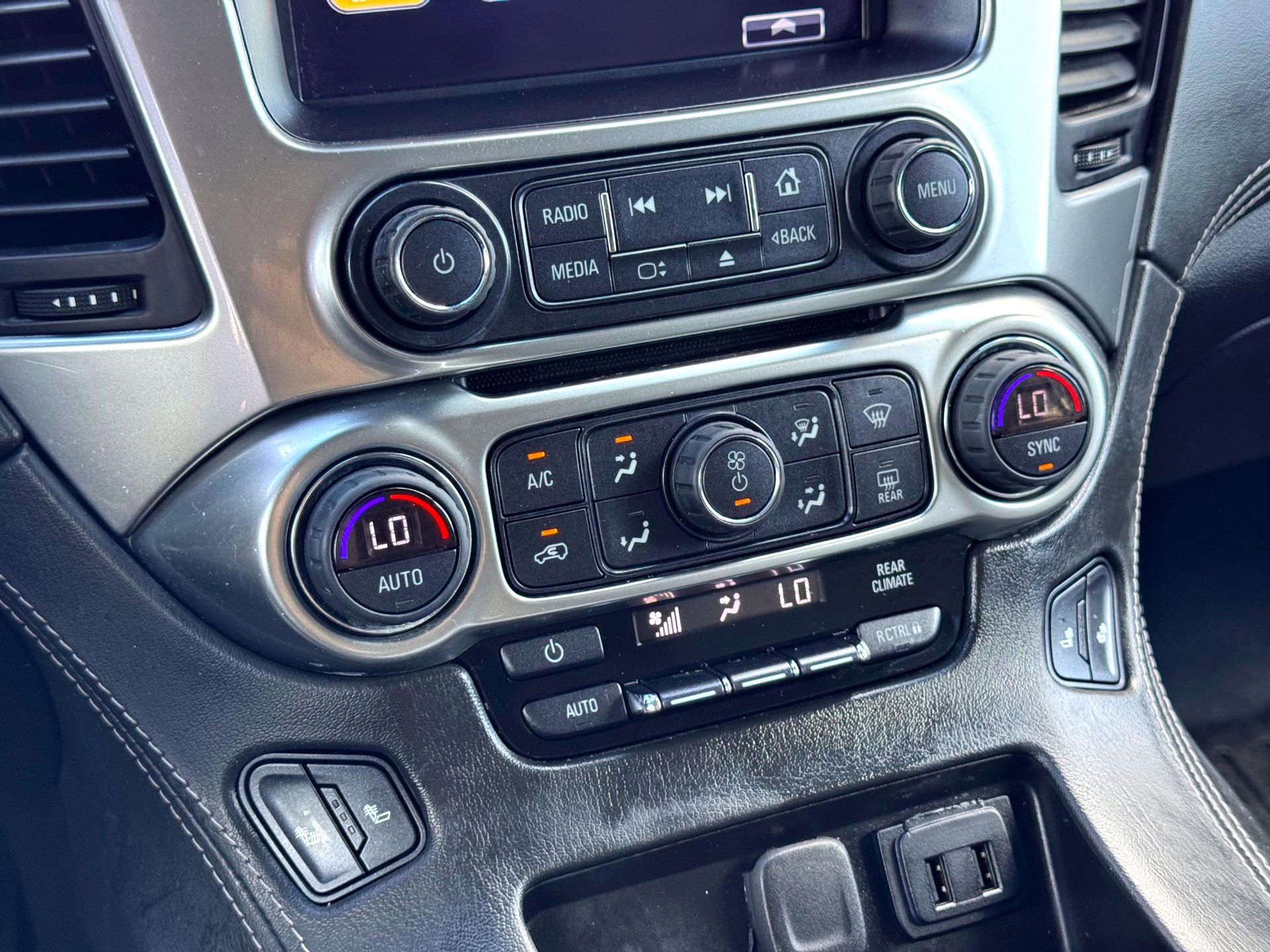 Used 2020 Chevrolet Suburban LT image 31