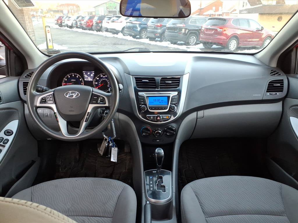 Used 2008 Nissan Versa Hatchback FWD image 9