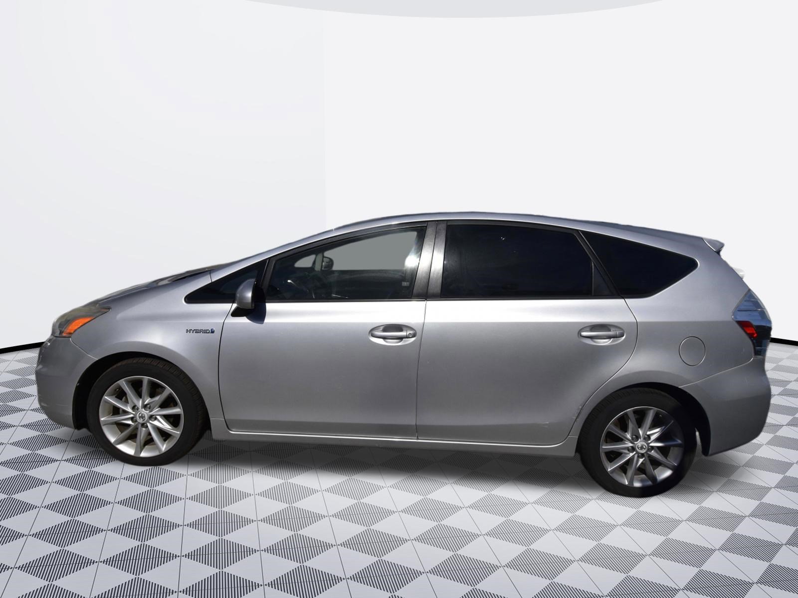 Used 2012 Toyota Prius V Five FWD image 2