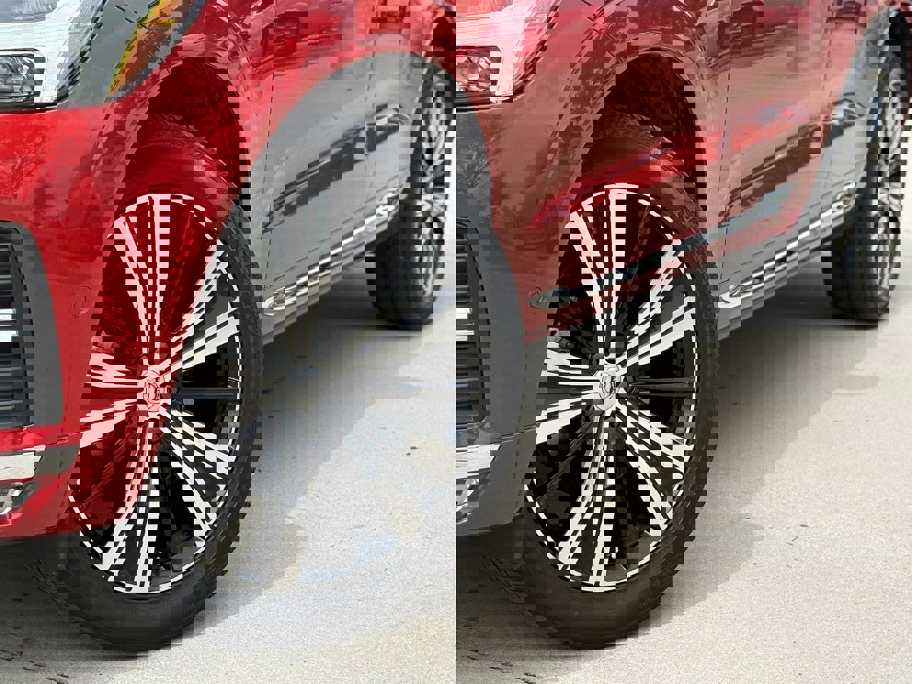 Certified 2023 Volvo XC60 B5 Ultimate w/ Climate Package image 11