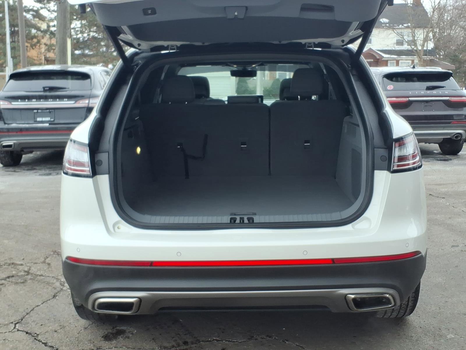 Used 2023 Lincoln Nautilus Reserve w/ Equipment Group 201A AWD/4WD image 7