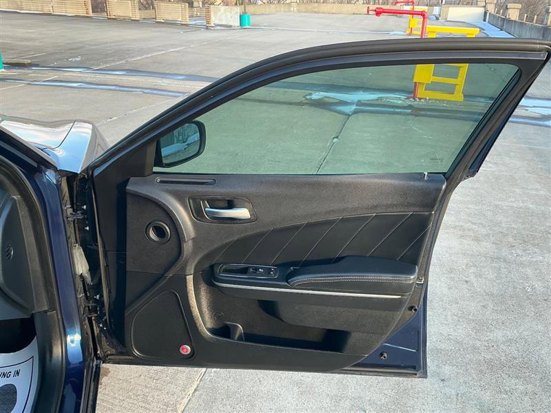 Used 2016 Dodge Charger SXT w/ AWD Premium Group image 34