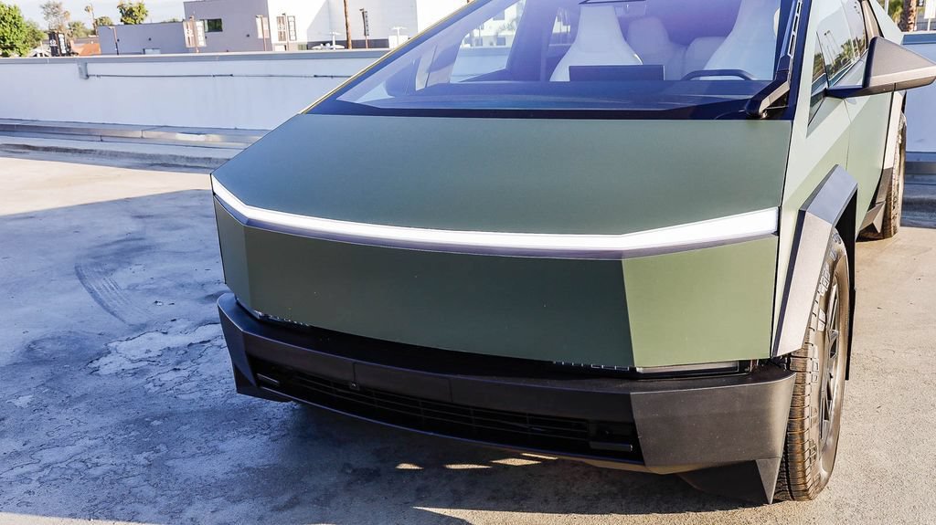 Used 2025 Tesla Cybertruck AWD Crew Cab image 6